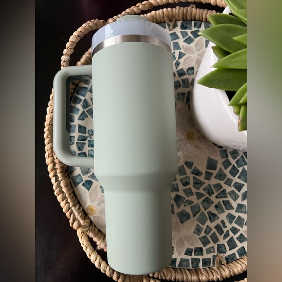 Stanley BAY LEAF soft matte 40oz Tumbler - Picture 3 of 6